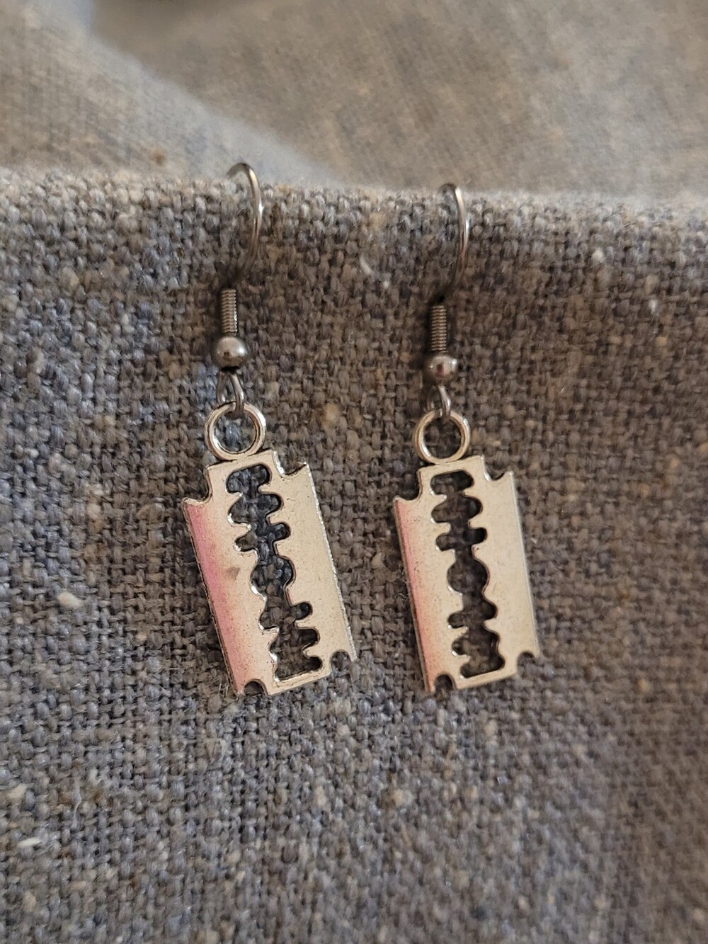 💜2 for $10💜 Bundle and save Silver Tone Razor Blade Dangle Earrings